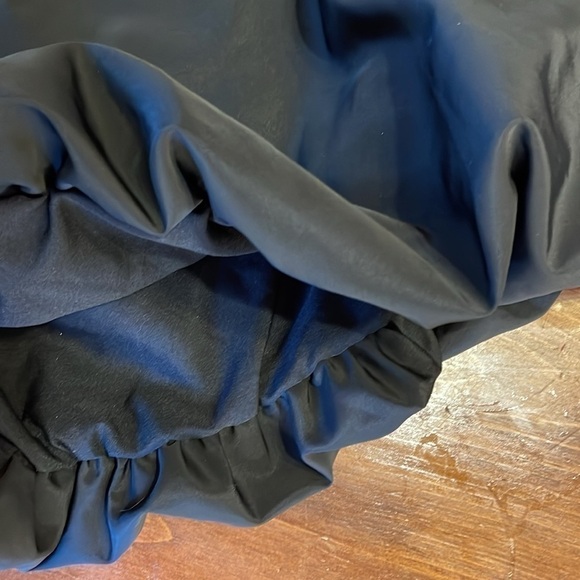 H&M black dress is bow size 7-8 years (Canadian) worn once! - Picture 4 of 6